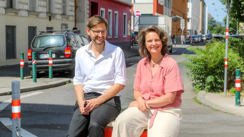 Martin Blum und Petra Jens sitzen im Supergrätzl