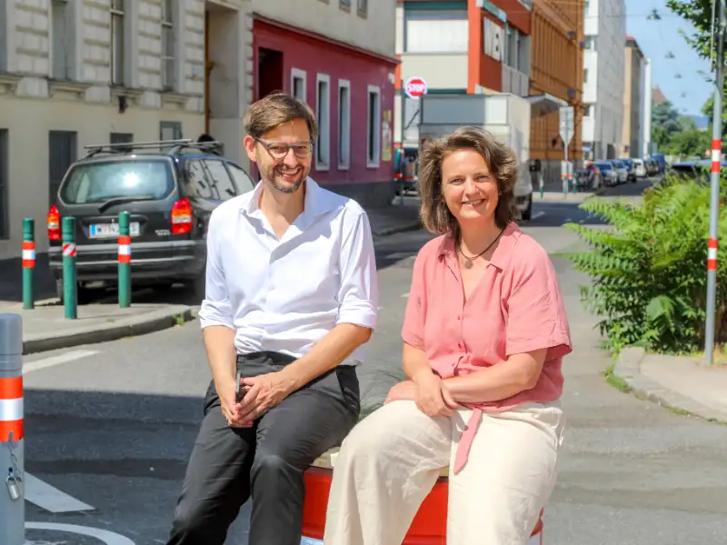 Martin Blum und Petra Jens sitzen im Supergrätzl