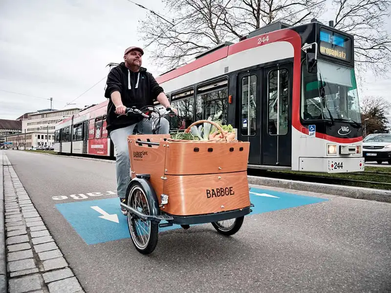 JobRadler Philipp Spitczok von Brisinski auf seinem Cargobike