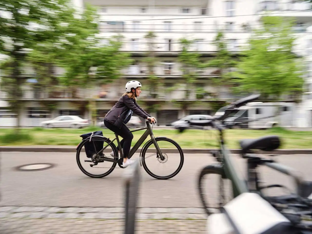 JobRadlerin fährt Bewegungsunschärfe | Stand 05.06.2023