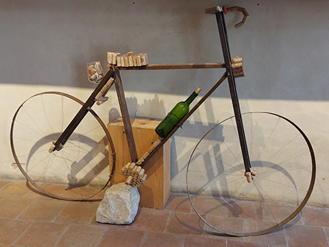 Fahrrad aus Holz und Metall